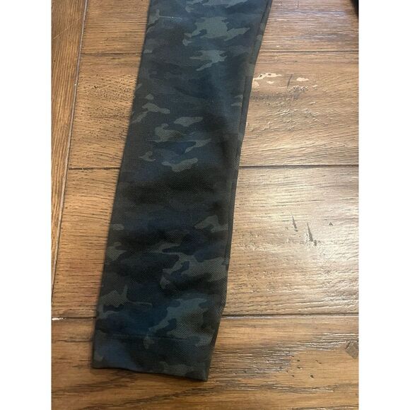 Spanx Women's Size M Tummy Control Seamless Leggings Pants Green Camo Slimming - Picture 9 of 9